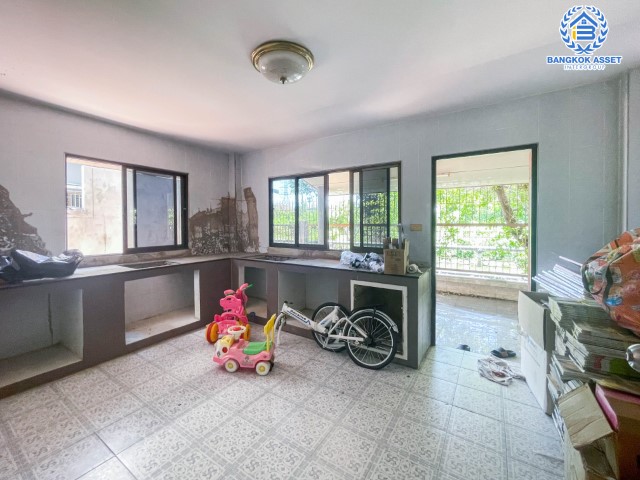 *****บ้านเดี่ยวมือสองเข้าเมืองสะดวก ม.บ้านสวยริมธาร3 พุทธมณฑล สาย3 เนื้อที่กว้างขวางถึง 73.2 ตร.ว. ฟังก์ชัน 3 ห้องนอน 3 ห้องน้ำ 2 ที่จอดรถ บ้านสภาพดี โครงการดี สามารถเข้าอยู่ได้เลย บนทำเลแห่งการเดินทาง เชื่อมต่อหลายเส้นทาง